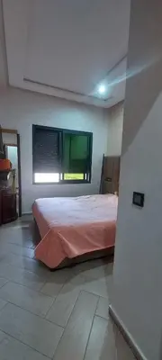 a bedroom with a bed and a window at Appartement meublé in Ville Nouvelle
