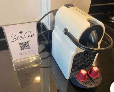 a toaster with a sign that says scam me at Luxueux appartement Assouan centre-ville in Fès