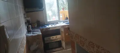 a small kitchen with a stove and a window at Appartement La Joie in Oulad Akkou