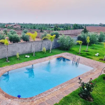 an overhead view of a swimming pool in a yard at DAR MORAD VILLA AVEC PISCINE PRIVEE DANS UNE FERMe in Bou Azza