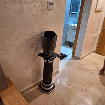 a vase sitting on a pedestal in a room at Appartement luxe in Oulad Akkou