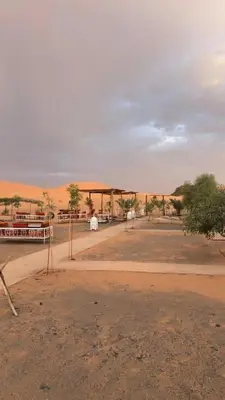 an empty road in the middle of a desert at Desert luxury in Hassilabied