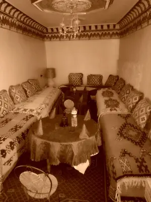 a living room with two beds and a table at Gte Tawada - Valle Heureuse - Chambre pour 2 Personnes in Agouti